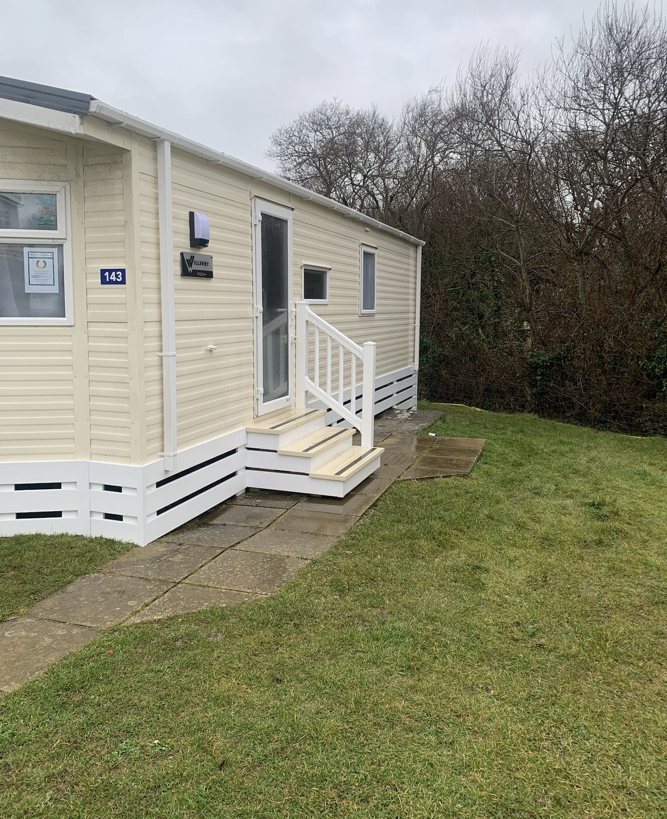 Standalone caravan step unit